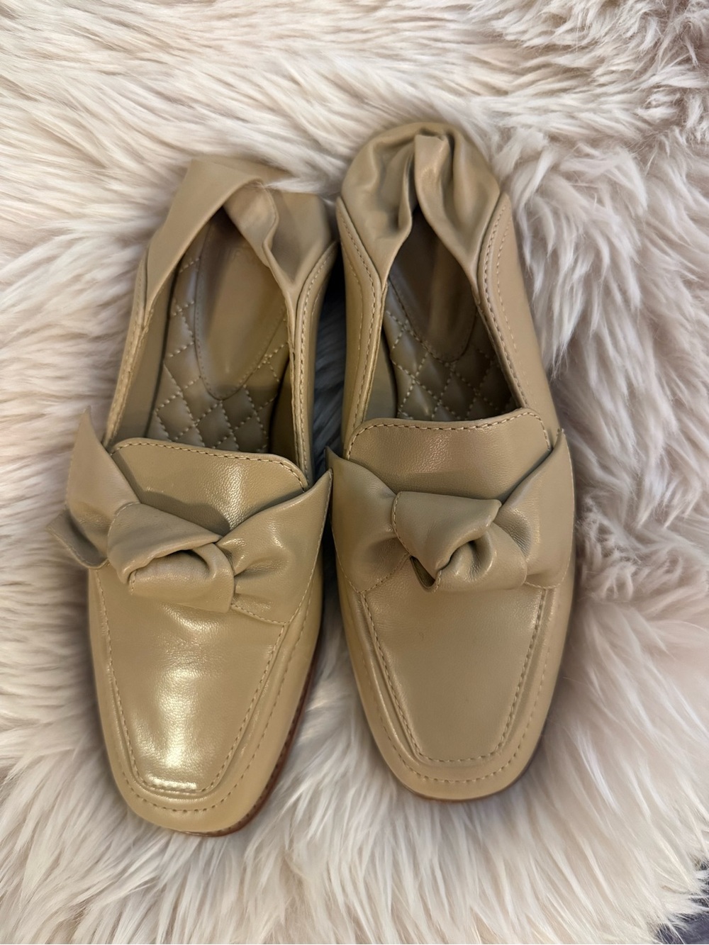 Alexandre Birman Beige Knot-Front Loafers